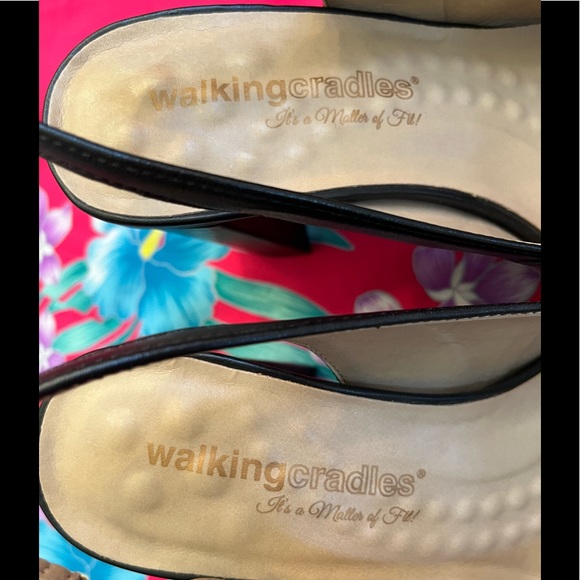 WALKING  CRADLES Michaela leather slingback pump.  Black. size 8.5 WW Like new. - Picture 8 of 12